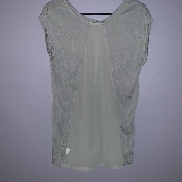 NWT green gap t-shirt! See through back material. - Picture 4 of 5